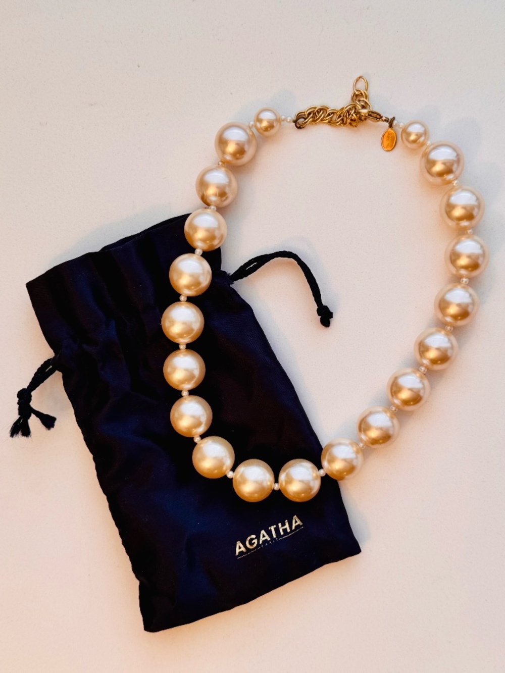 Vintage AGATHA PARIS Jumbo Pearl Choker Necklace with Original Branded Bag - Picture 2 of 5